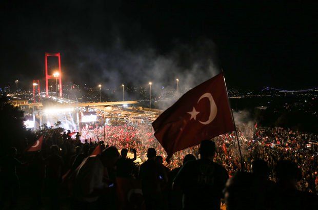 İşte ünlü isimlerin 15 Temmuz paylaşımları! 1