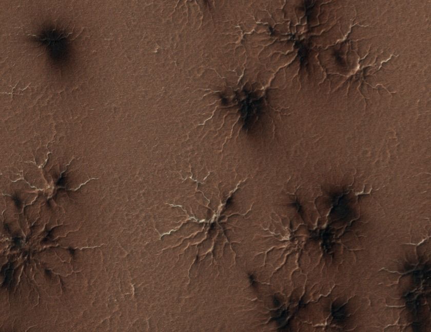 Mars'taki kara örümceklerden yeni görüntü! 5