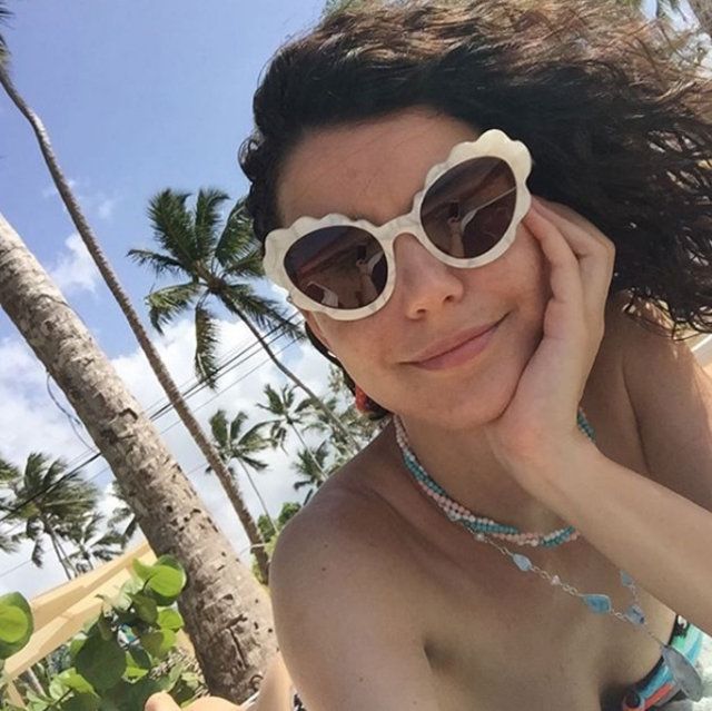 Beren Saat, plajda mıntıka temizliği yaptı! 7