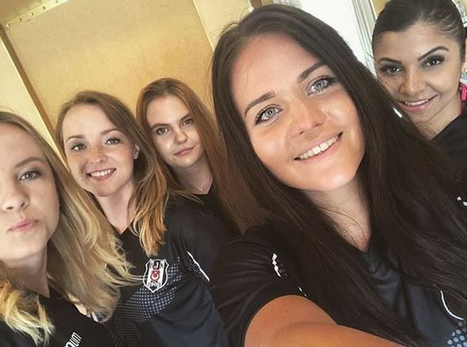 Beşiktaş'ın yeni transferi güzelliğiyle büyüledi! 1