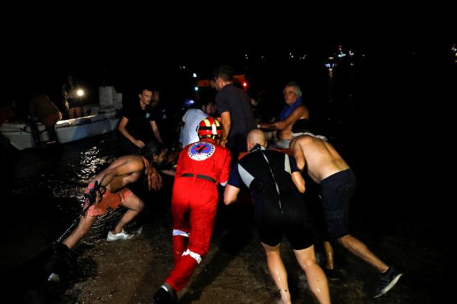 Atina'daki yangından yürek burkan hikayeler! 25