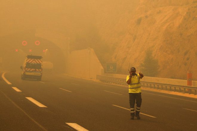 Atina'daki yangından yürek burkan hikayeler! 27