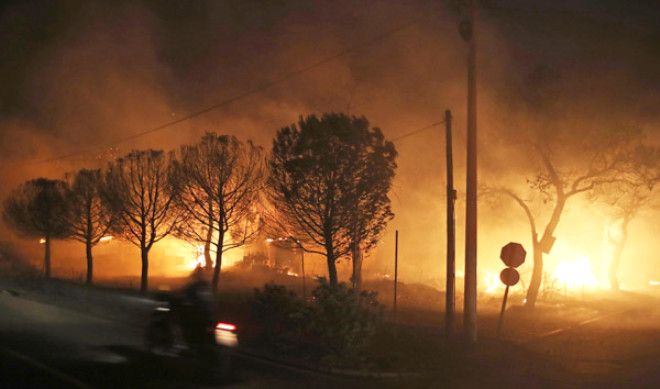 Atina'daki yangından yürek burkan hikayeler! 24