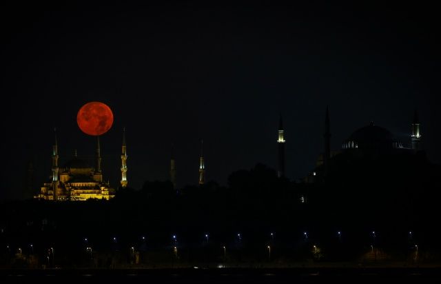İstanbul'da dolunay resitali! Büyüledi... 3