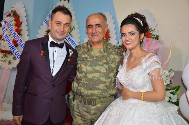 Komutanlar onun düğününe akın etti! 1