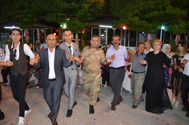 Komutanlar onun düğününe akın etti! 4