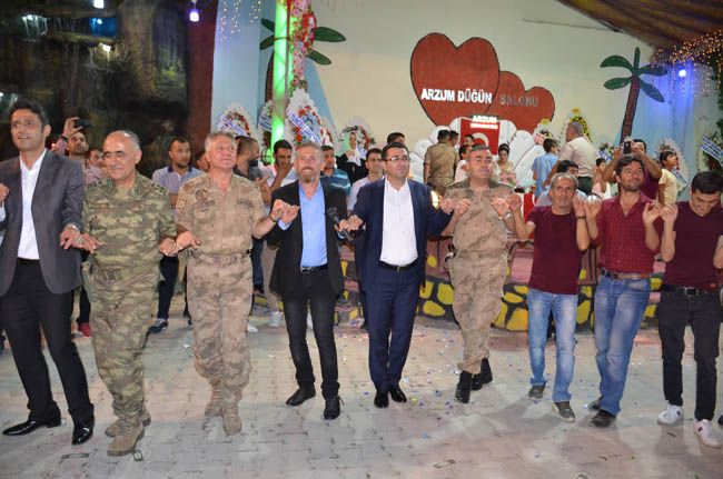 Komutanlar onun düğününe akın etti! 6