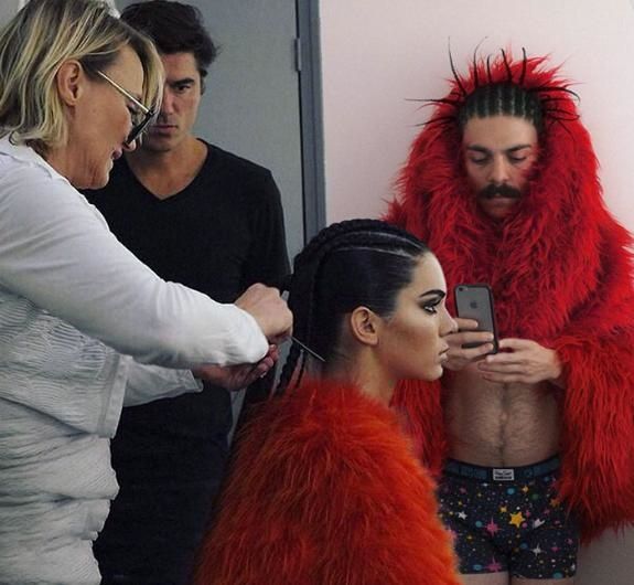 Kardashianlar'ın en komiği: Kirby Jenner! 9