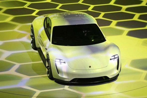Elon Musk'ı çok üzecek haber: O geliyor! 6