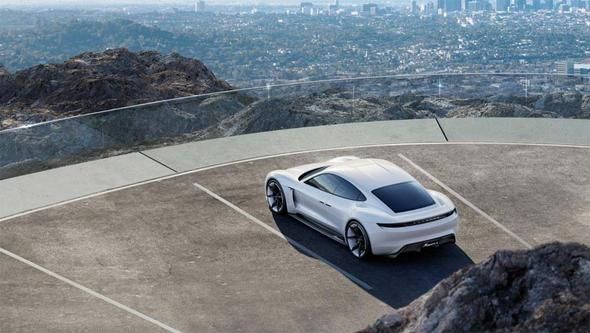 Elon Musk'ı çok üzecek haber: O geliyor! 13