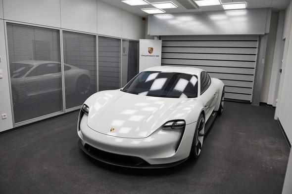 Elon Musk'ı çok üzecek haber: O geliyor! 16