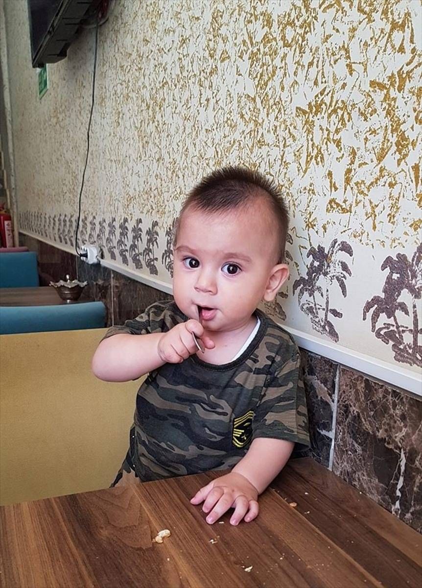 Bebeğinin yastığını elinden bırakamadı! 17