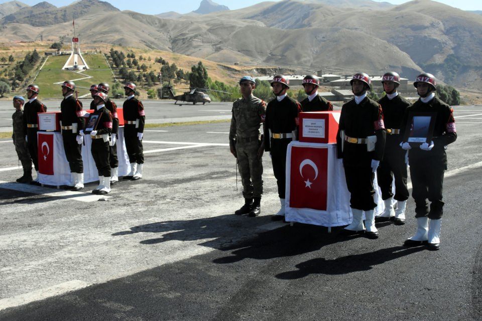 Bebeğinin yastığını elinden bırakamadı! 19