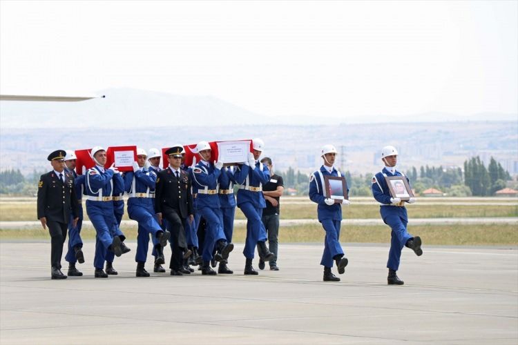 Bebeğinin yastığını elinden bırakamadı! 11