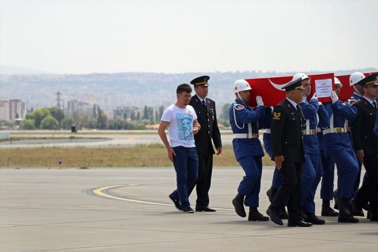 Bebeğinin yastığını elinden bırakamadı! 10