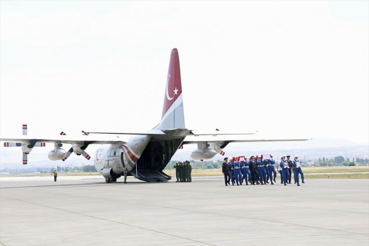 Bebeğinin yastığını elinden bırakamadı! 14