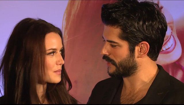 Fahriye Evcen'e üzücü haber! 1