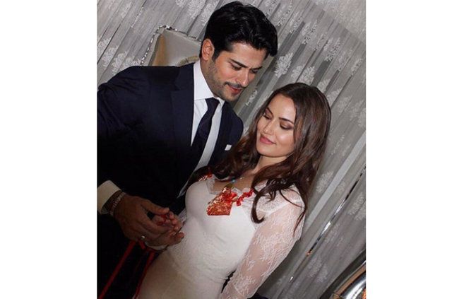 Fahriye Evcen'e üzücü haber! 19