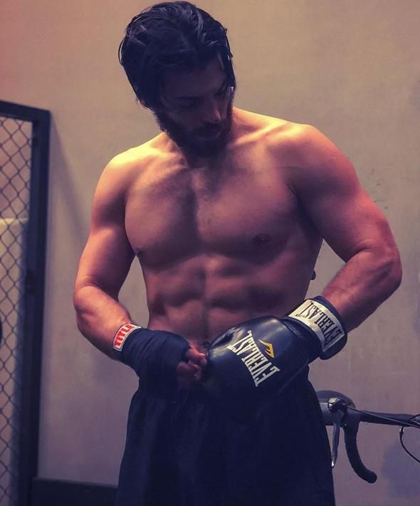 Can Yaman, 4 yılda bambaşka biri oldu! 13