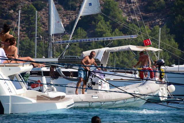 Ersun Yanal teknede dans şov yaptı! 2