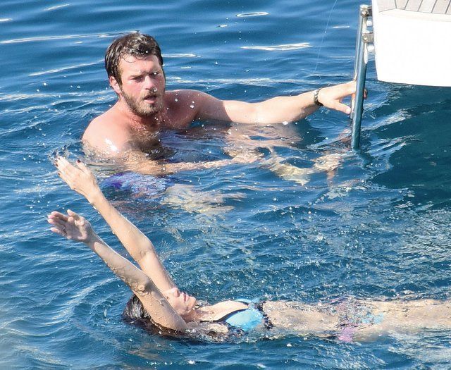 Kıvanç Tatlıtuğ, pahalı oyuncağıyla tur attı! 10