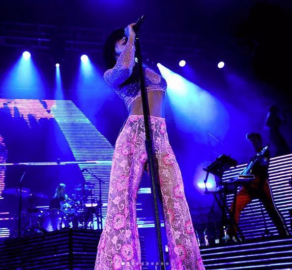 Dua Lipa'nın kulis istekleri bitmek bilmedi! 10