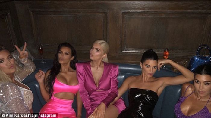 Kim Kardashian, doğum günü kızından rol çaldı! 8