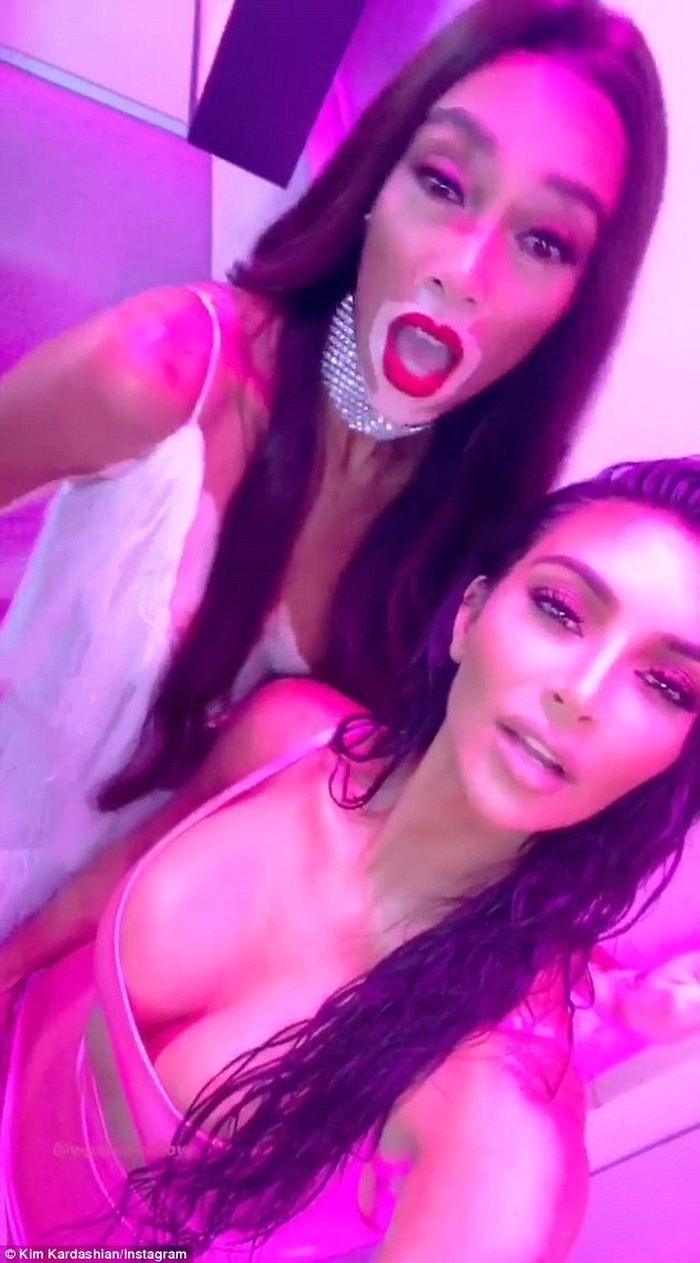 Kim Kardashian, doğum günü kızından rol çaldı! 7