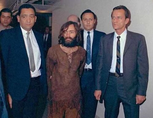 Binlerce müridi olan bir seri katil: Charles Manson! 14