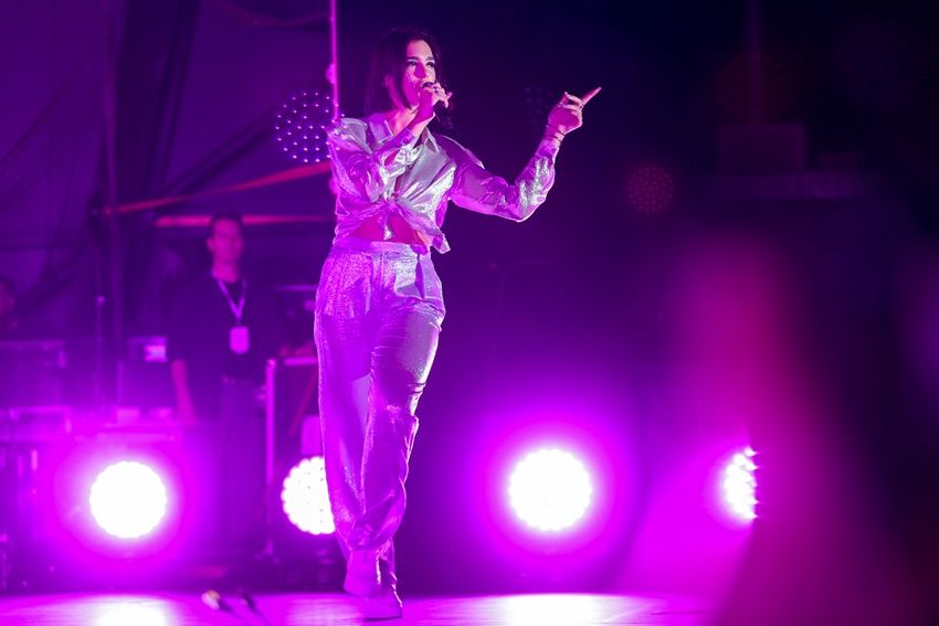 Dua Lipa, Türk hayranlarıyla tanıştı 6
