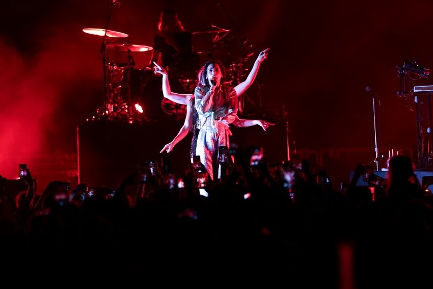 Dua Lipa, Türk hayranlarıyla tanıştı 14