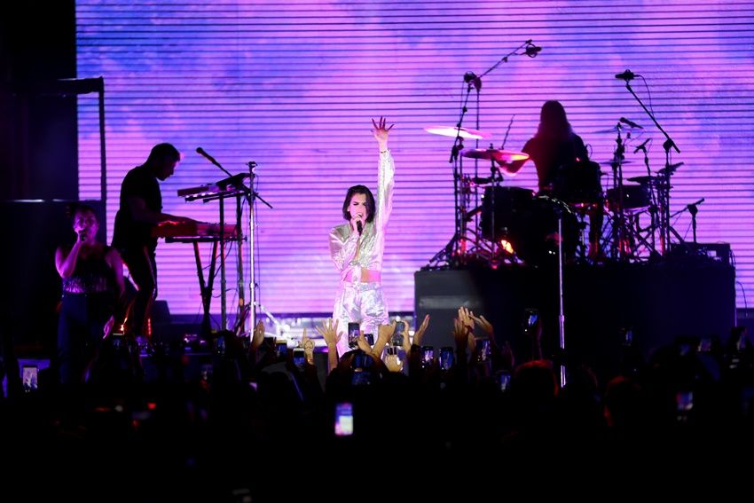 Dua Lipa, Türk hayranlarıyla tanıştı 9