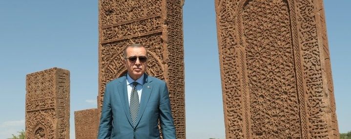 Erdoğan Selçuklu Meydan Mezarlığı'nı ziyaret etti! 1