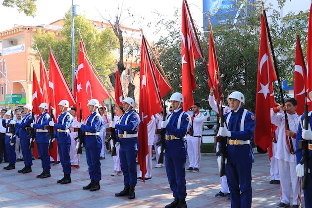 "Büyük zafer" çoşkuyla kutlanıyor! 28