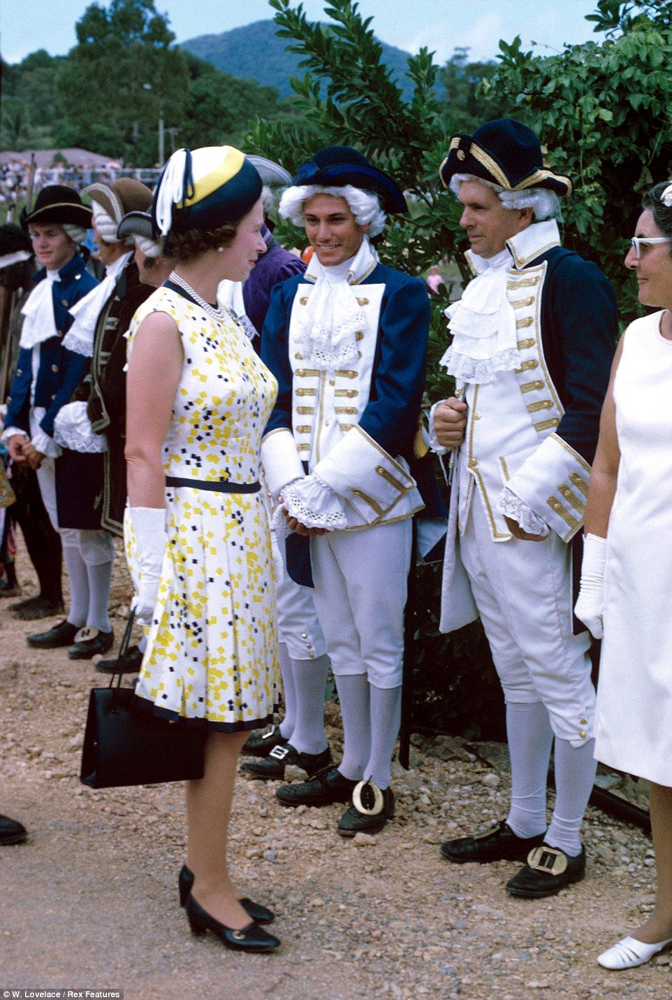 Kraliçe Elizabeth de o kurala uymuştu 7