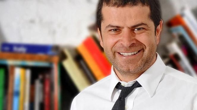 32 yıl önce Şener Şen ile aynı filmde oynadı! 34