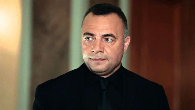 32 yıl önce Şener Şen ile aynı filmde oynadı! 11