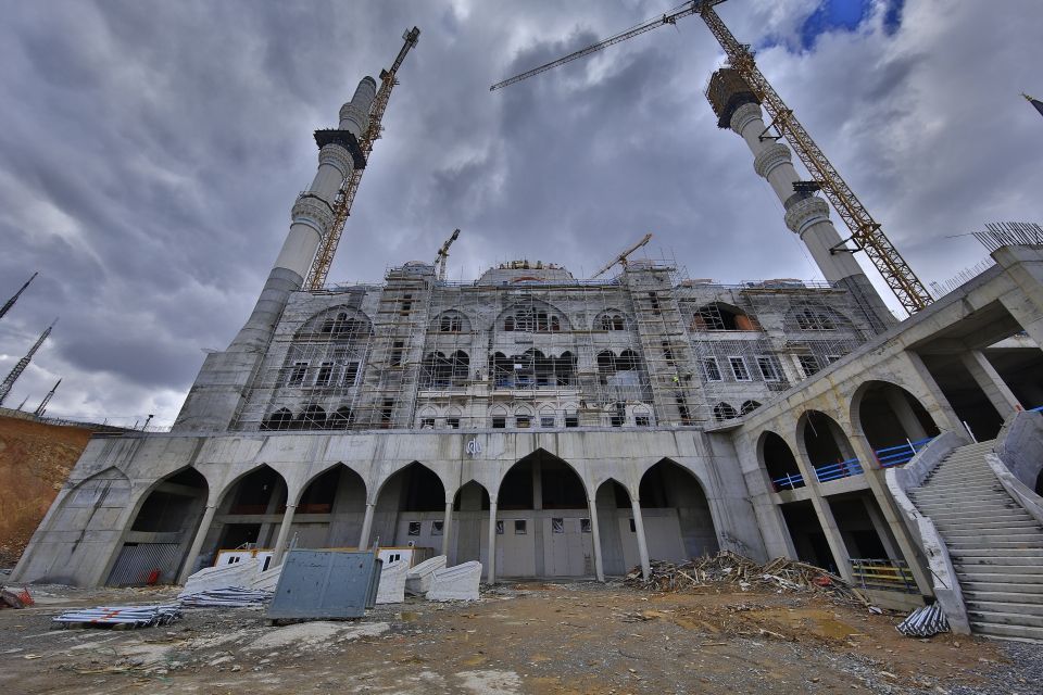 Şehrin uzak noktalarından görülebilen Çamlıca Cami'ne havadan bakış! 32