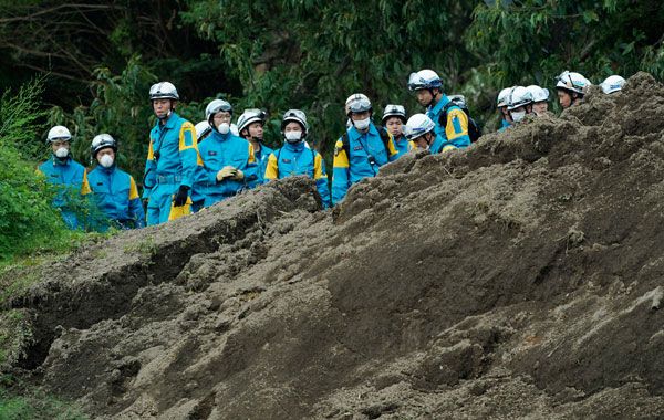 Dağlar evlerin üzerine çöktü! Çok sayıda ölü var 15