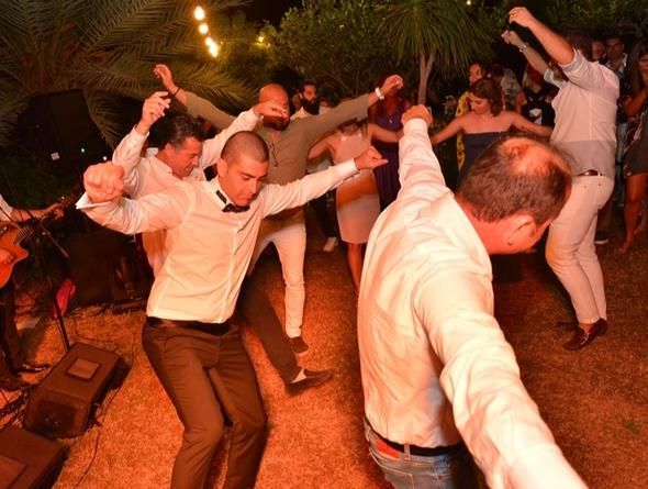 Ünlü çiftin düğününde pasta yerine bakın ne geldi! 4