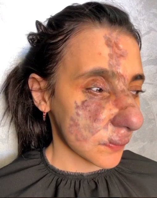 Elindeki sihirli değnek değil, makyaj fırçası! 4