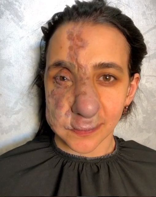 Elindeki sihirli değnek değil, makyaj fırçası! 3