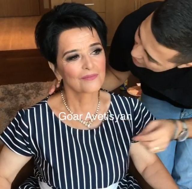 Elindeki sihirli değnek değil, makyaj fırçası! 20
