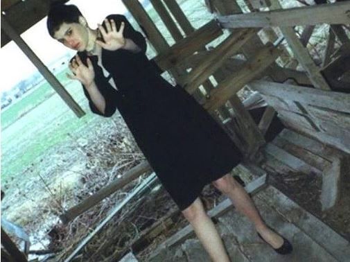 Katilleri tarafından öldürülmeden saniyeler önce fotoğrafı çekilen kurbanlar! 1
