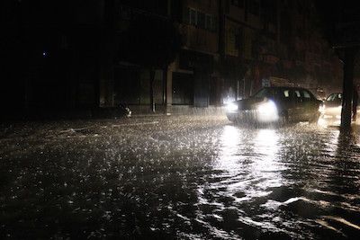 Sağanak yağış hayatı olumsuz yönde etkiledi! 14