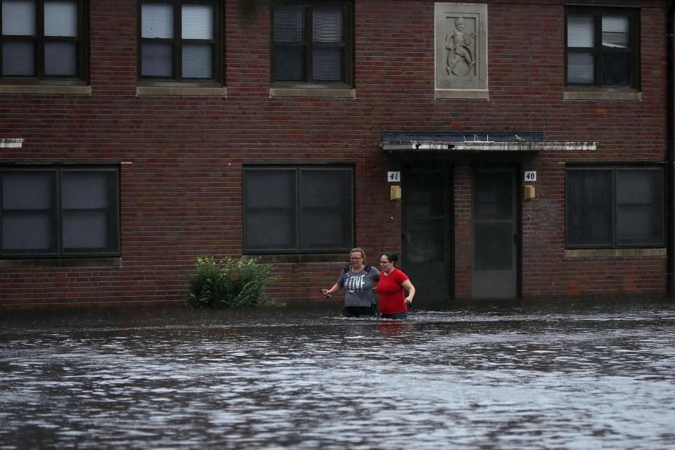 Milyonlar, saatte 145 km'lik Florence Kasırgası'ndan kaçıyor 3