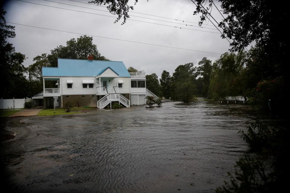 Milyonlar, saatte 145 km'lik Florence Kasırgası'ndan kaçıyor 21