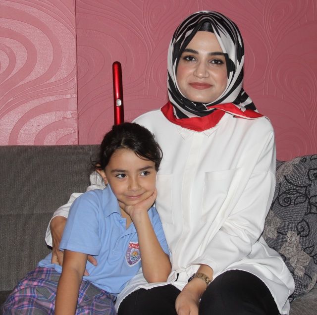 6 yaşındaki Zeynep 4 polis eşliğinde okula gitti! 2