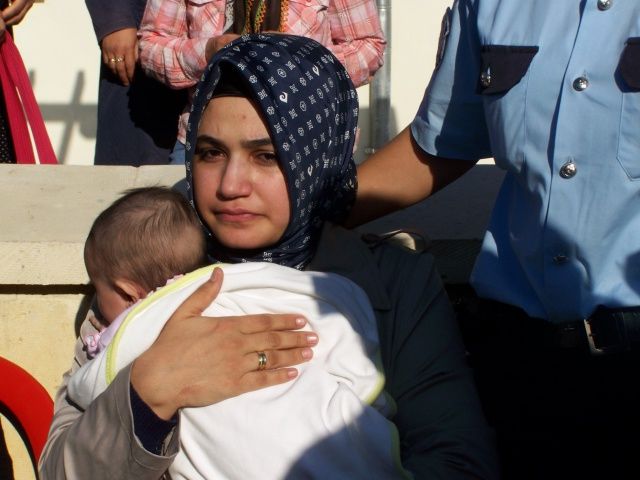 6 yaşındaki Zeynep 4 polis eşliğinde okula gitti! 12
