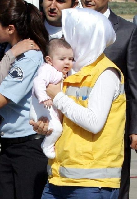 6 yaşındaki Zeynep 4 polis eşliğinde okula gitti! 14